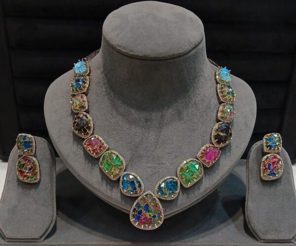 Elegant Kundan Gemstone Necklace